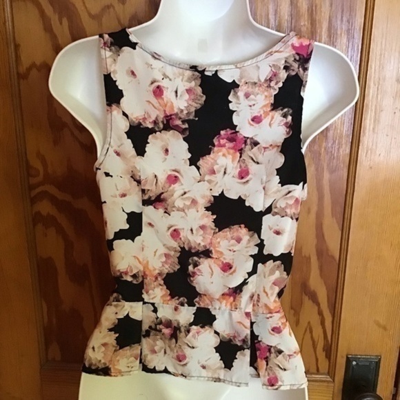 Charlotte Russe Flotal peplum top - Picture 9 of 9